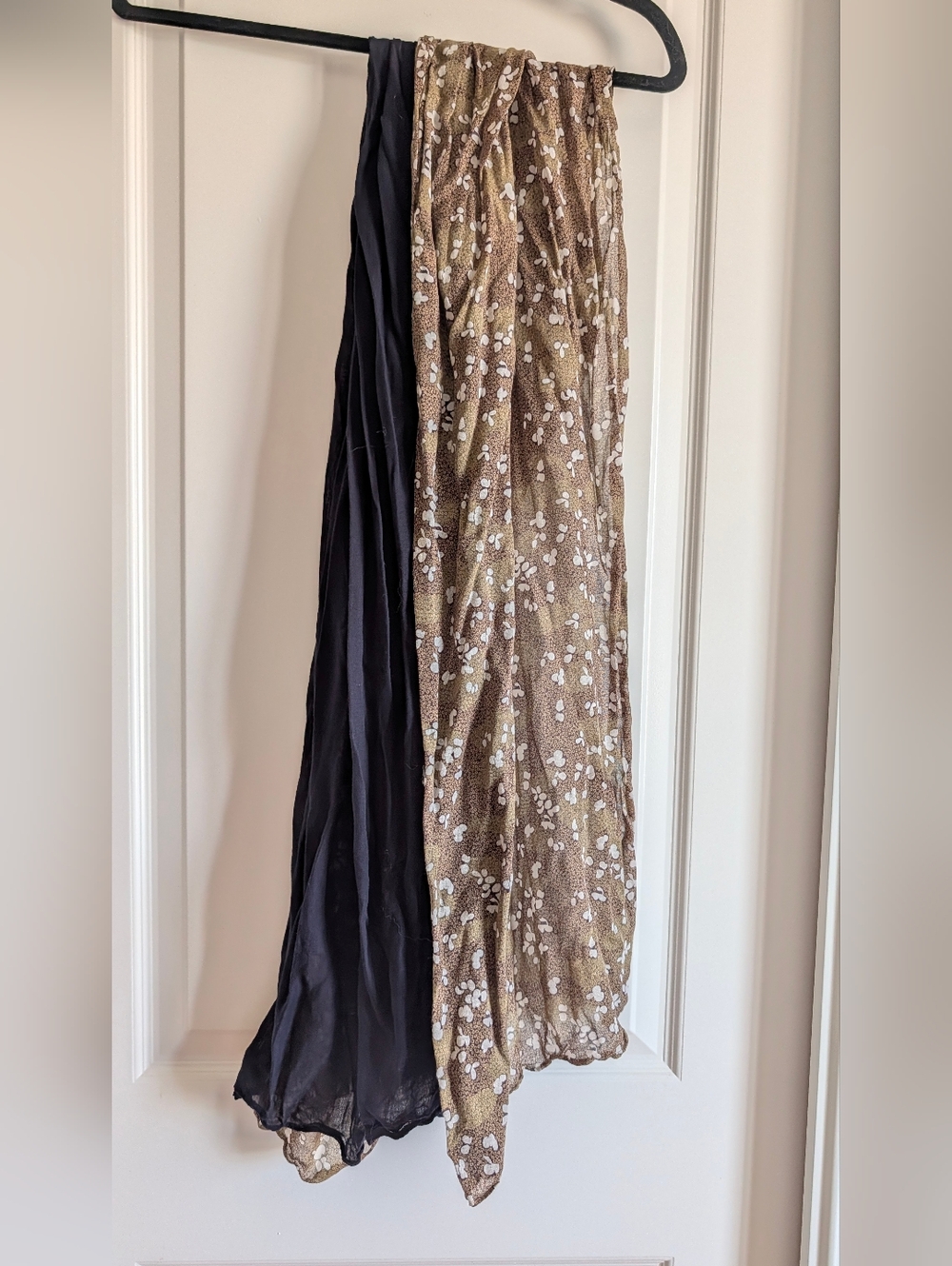 Uniqlo Hana Tajima Flowy Two-Tone Scarf with Floral Print